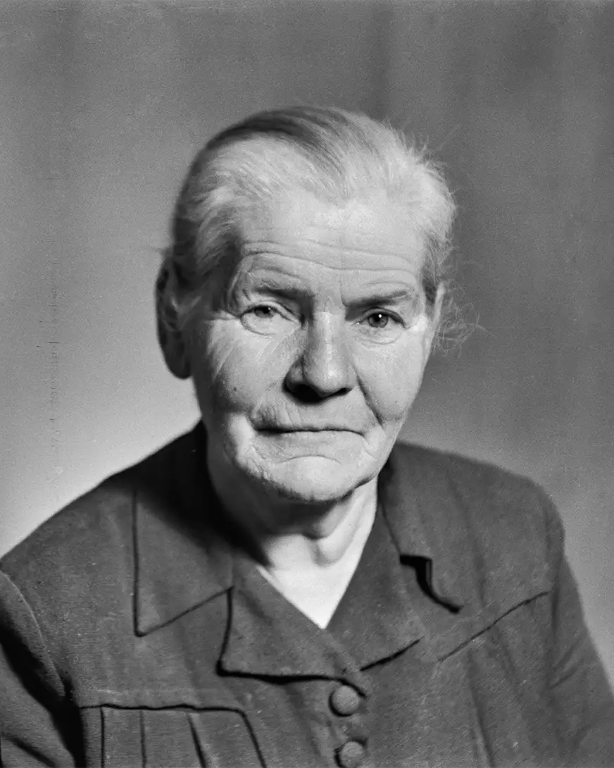starsza kobieta, portret studyjny